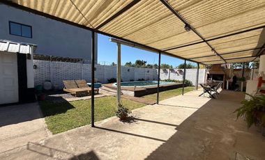 VENTA CASA CON PILETA
