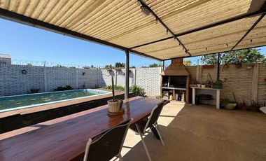 VENTA CASA CON PILETA