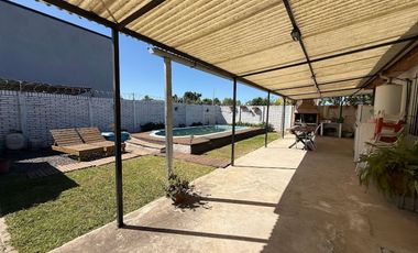 VENTA CASA CON PILETA