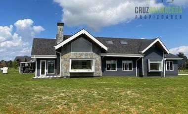 Casa en Arriendo en Amplia casa en condominio Graneros de Puerto Varas