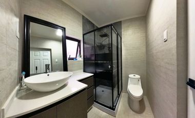 Casa en venta c/ estacionamiento en Lo Cañas - Alto Macul