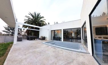 Casa en venta c/ estacionamiento en Lo Cañas - Alto Macul