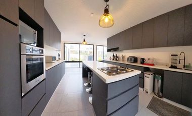 Casa en venta c/ estacionamiento en Lo Cañas - Alto Macul