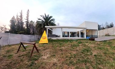 Casa en venta c/ estacionamiento en Lo Cañas - Alto Macul