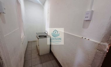 CERRO CARCEL-ARRIENDO CASA 1D/1B CON PATIO