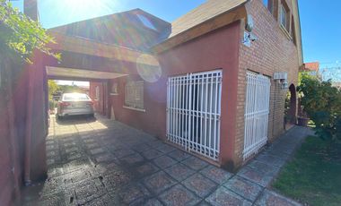 VENDO CASA MUY GRANDE EN CURICO