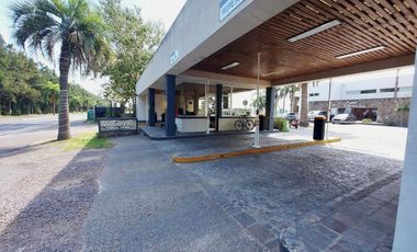 GRAN BALCON A LA LAGUNA. 2 COCHERAS.