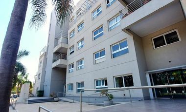 GRAN BALCON A LA LAGUNA. 2 COCHERAS.