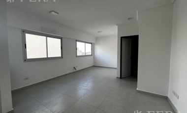 Venta de monoambiente con balcón en Wilde
