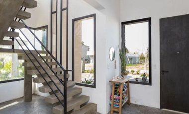 Venta de casa de 5 ambientes con jardín en La Reserva de Hudson