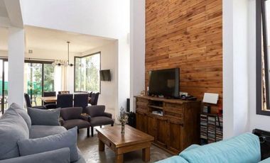 Venta de casa de 5 ambientes con jardín en La Reserva de Hudson