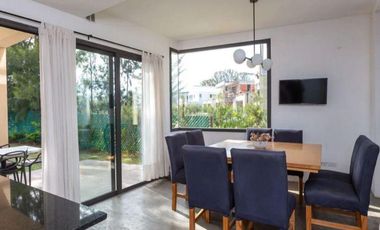 Venta de casa de 5 ambientes con jardín en La Reserva de Hudson