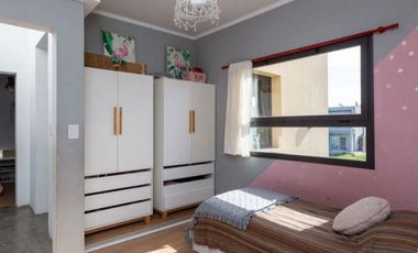 Venta de casa de 5 ambientes con jardín en La Reserva de Hudson