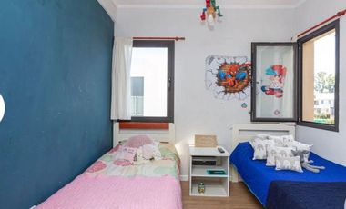 Venta de casa de 5 ambientes con jardín en La Reserva de Hudson