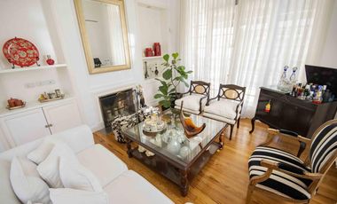 Casa de 6 ambientes de estilo arquitectónico antiguo en venta en Florida.