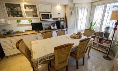 Casa de 6 ambientes de estilo arquitectónico antiguo en venta en Florida.