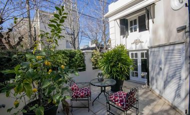 Casa de 6 ambientes de estilo arquitectónico antiguo en venta en Florida.