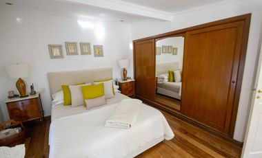 Casa de 6 ambientes de estilo arquitectónico antiguo en venta en Florida.