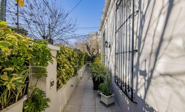 Casa de 6 ambientes de estilo arquitectónico antiguo en venta en Florida.