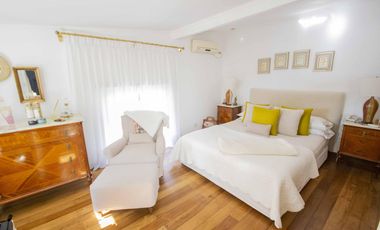 Casa de 6 ambientes de estilo arquitectónico antiguo en venta en Florida.