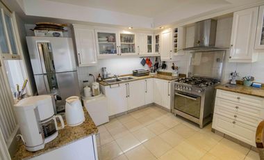 Casa de 6 ambientes de estilo arquitectónico antiguo en venta en Florida.