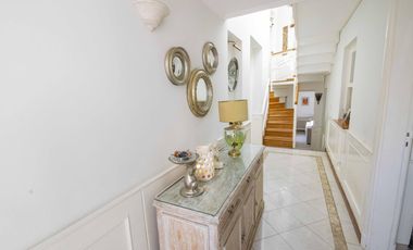 Casa de 6 ambientes de estilo arquitectónico antiguo en venta en Florida.