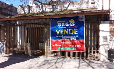 Venta  de Casa  S/Lote 8.66x43.30Mts  en Caseros  Ideal Destino Comercial