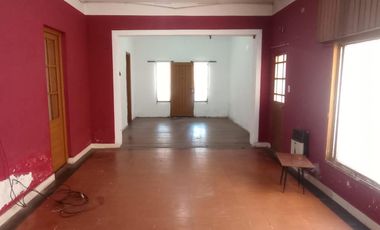 Venta  de Casa  S/Lote 8.66x43.30Mts  en Caseros  Ideal Destino Comercial