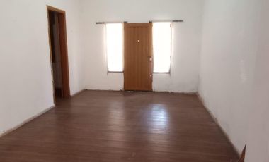 Venta  de Casa  S/Lote 8.66x43.30Mts  en Caseros  Ideal Destino Comercial
