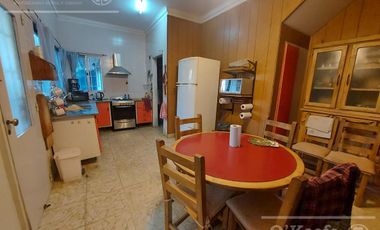 Casa 6 ambientes en venta.Quilmes. Apta credito
