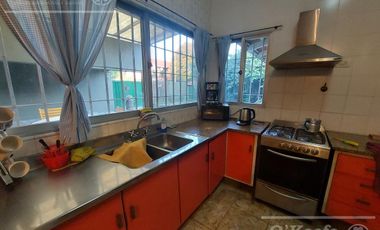 Casa 6 ambientes en venta.Quilmes. Apta credito