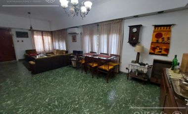 Casa 6 ambientes en venta.Quilmes. Apta credito