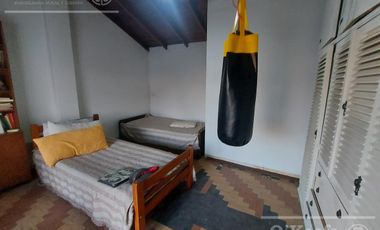 Casa 6 ambientes en venta.Quilmes. Apta credito