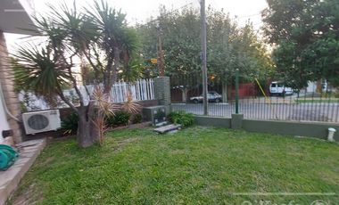 Casa 6 ambientes en venta.Quilmes. Apta credito