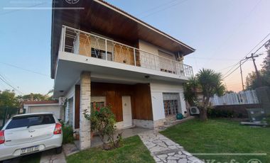 Casa 6 ambientes en venta.Quilmes. Apta credito