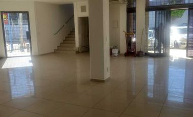 Edificio Comercial en Renta:  Inmejorable Ubicación y Potencial