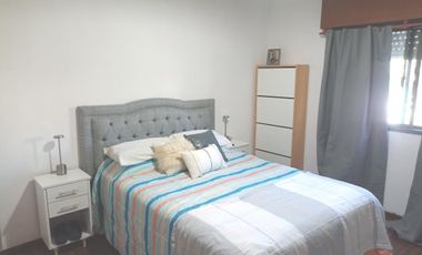 Venta casa 3 ambientes cochera y fondo-Apto Credito- Quilmes Oeste