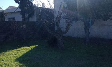 Venta casa 3 ambientes cochera y fondo-Apto Credito- Quilmes Oeste
