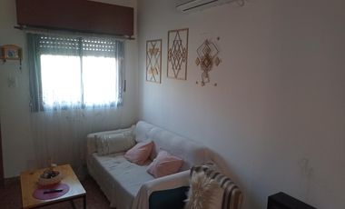 Venta casa 3 ambientes cochera y fondo-Apto Credito- Quilmes Oeste