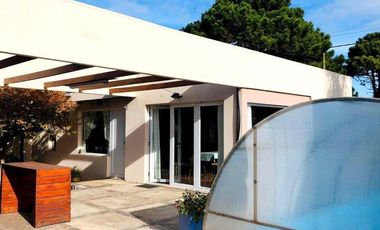 RETASADA! CASA AUTOSUSTENTABLE EN LA CALETA