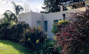 RETASADA! CASA AUTOSUSTENTABLE EN LA CALETA