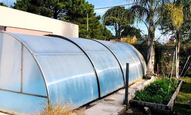 RETASADA! CASA AUTOSUSTENTABLE EN LA CALETA