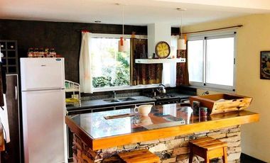 RETASADA! CASA AUTOSUSTENTABLE EN LA CALETA