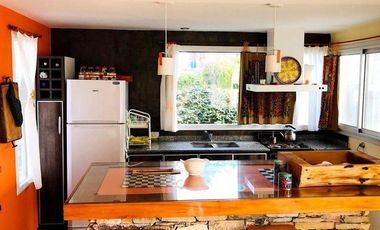 RETASADA! CASA AUTOSUSTENTABLE EN LA CALETA