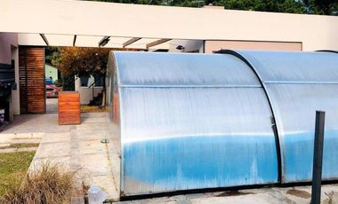 RETASADA! CASA AUTOSUSTENTABLE EN LA CALETA