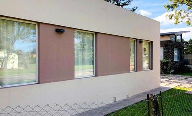 RETASADA! CASA AUTOSUSTENTABLE EN LA CALETA