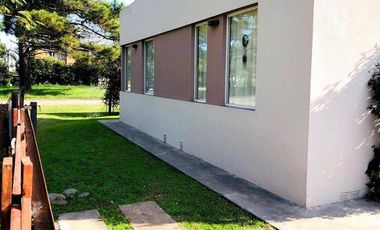 RETASADA! CASA AUTOSUSTENTABLE EN LA CALETA