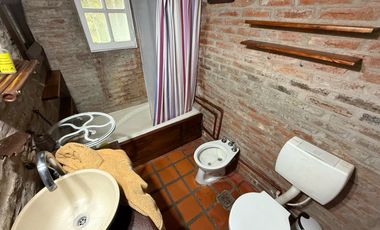 VENTA CASA 2 DORMITORIOS CON PIELTA EN FUNES