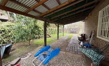 VENTA CASA 2 DORMITORIOS CON PIELTA EN FUNES