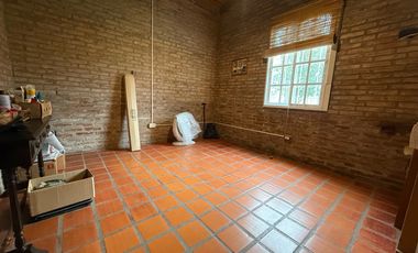 VENTA CASA 2 DORMITORIOS CON PIELTA EN FUNES